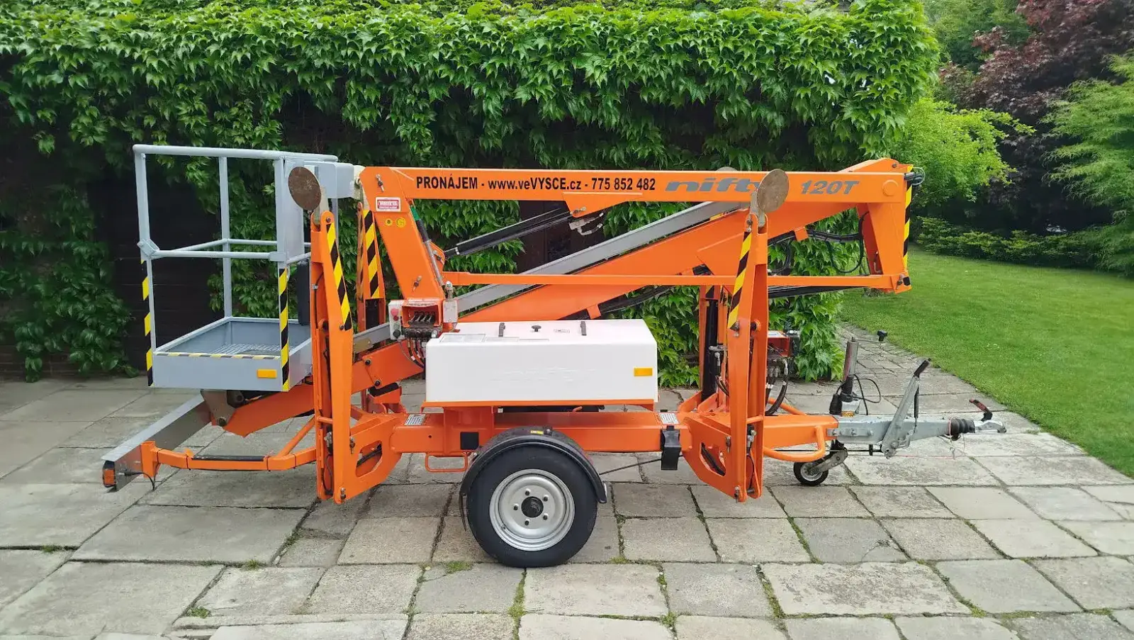 Pracovní plošina NIFTY 120TAC v akci